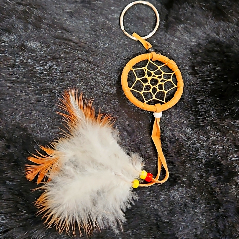 DREAMCATCHER KEYCHAIN w/ FEATHERS‎